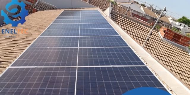 Sistema de energia solar instalado pela ENELTEC: residência em Sarandi - PR, 650 kWh por mês